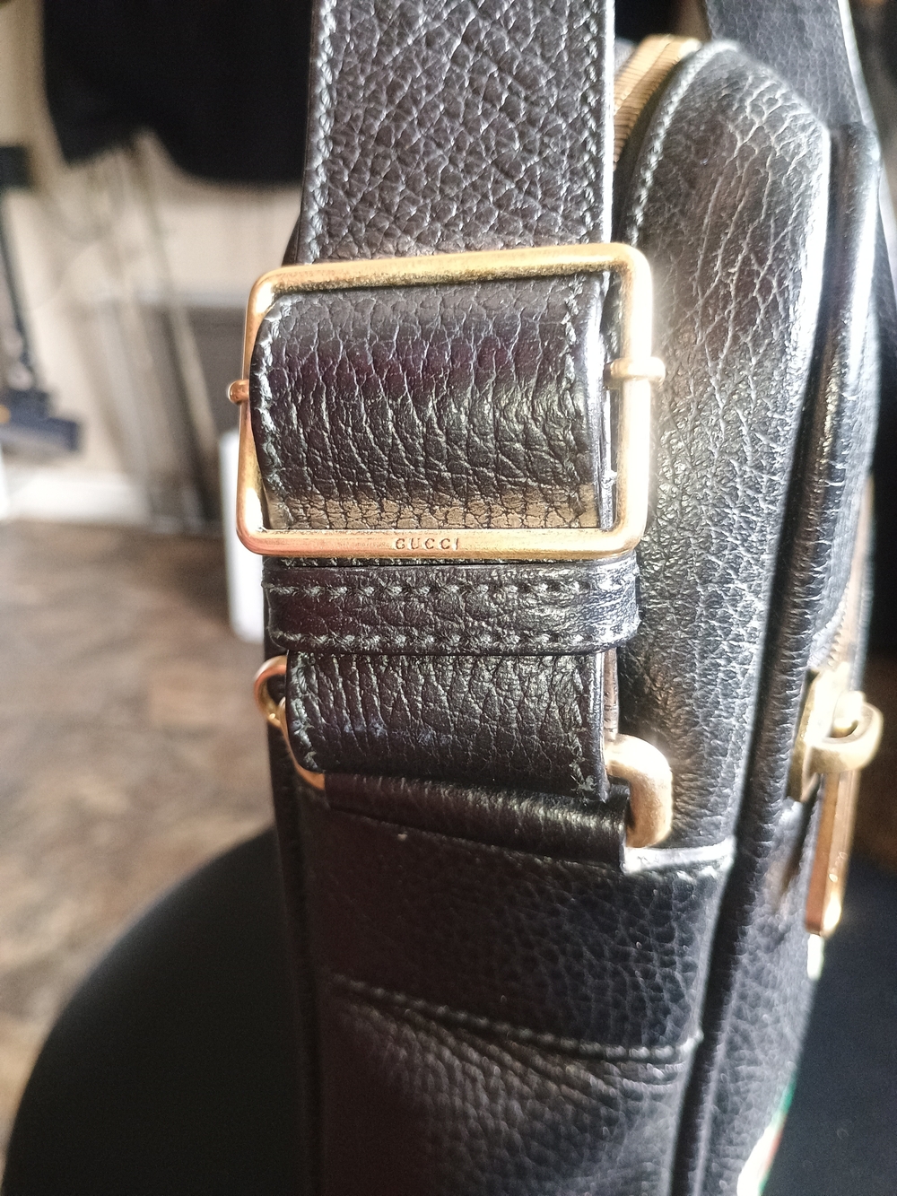 Gucci Logo Print Messenger Bag (Needs Cleaning Inside) - Picture 4 of 10